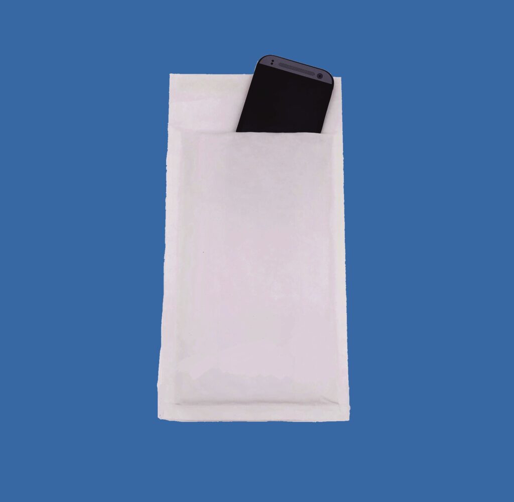 Конверт белый воздушно-пузырчатая пленка + водоотталкивающая крафт-бумага K/7, размер 350х470 по цене 18.35